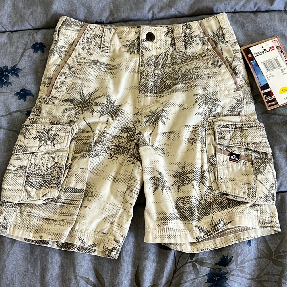 Quicksilver cargo shorts in size 4T